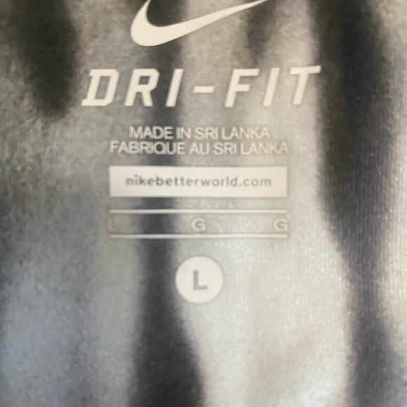 Nike Dri Fit multicolored capri leggings Size Large - Picture 5 of 6